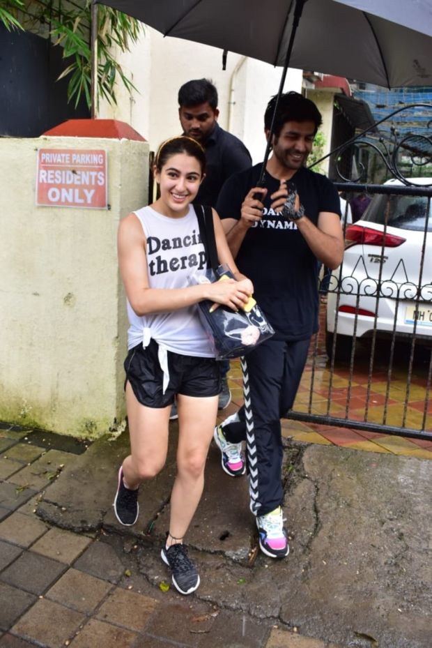 Love Birds Sara Ali Khan & Kartik Aaryan Spotted Together After Dance Class