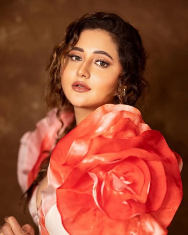 Rashami Desai Redefines Class In Her Latest Photos