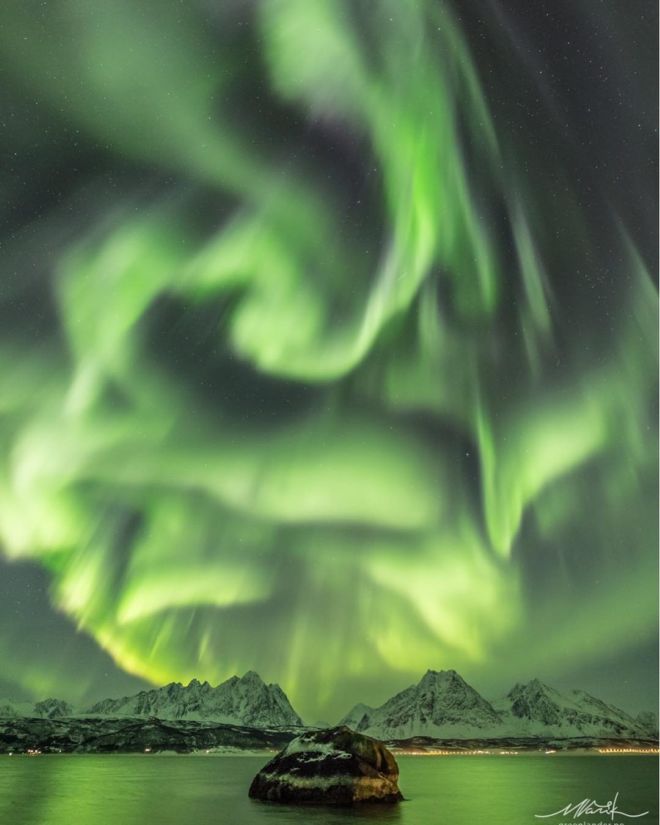 Feel The Beauty Of Northern Lights In The Skies