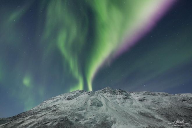 Feel The Beauty Of Northern Lights In The Skies