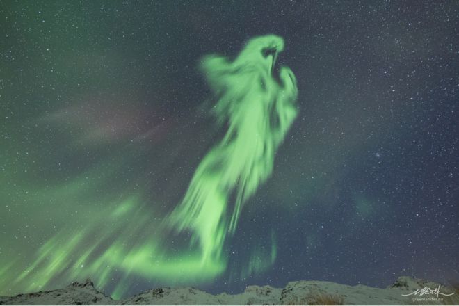 Feel The Beauty Of Northern Lights In The Skies