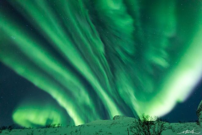 Feel The Beauty Of Northern Lights In The Skies