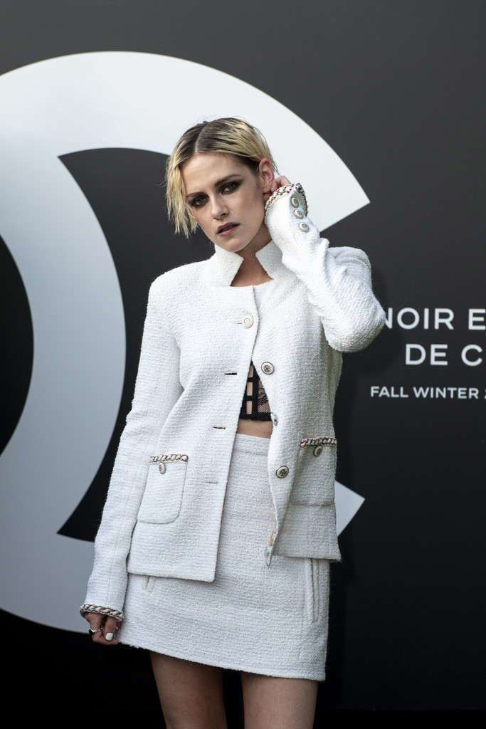 Kristen Stewart Showcasing Noir et Blanc de Chanel F/W 19 Makeup Collection