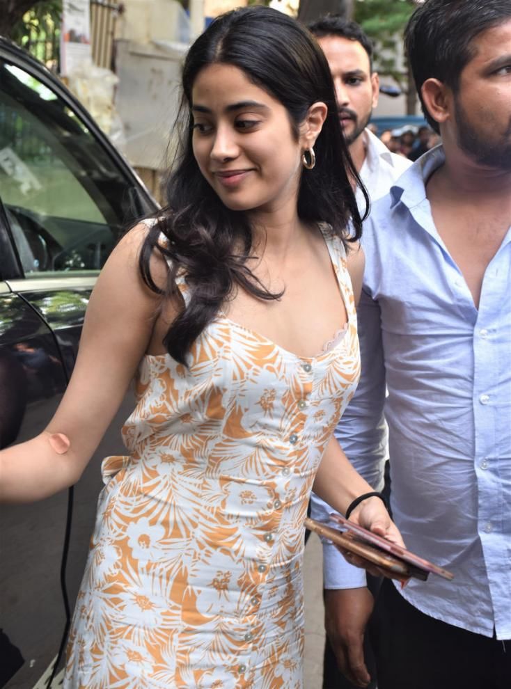 Janhvi Kapoor Spotted Out And About Without Makeup