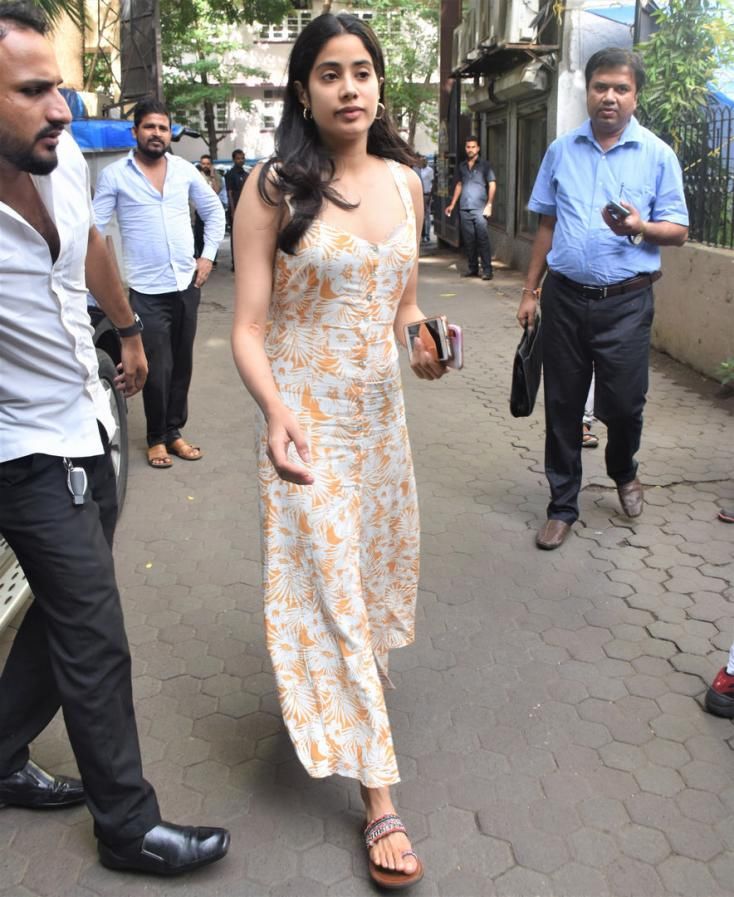 Janhvi Kapoor Spotted Out And About Without Makeup