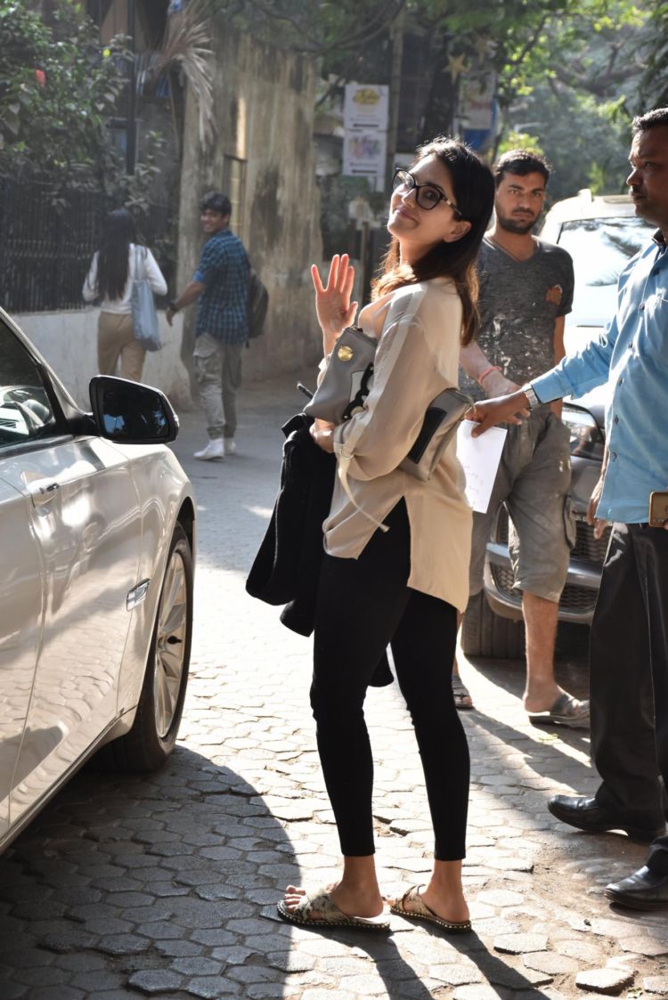 Sunny Leone Looked Stunning In A Casual Attire