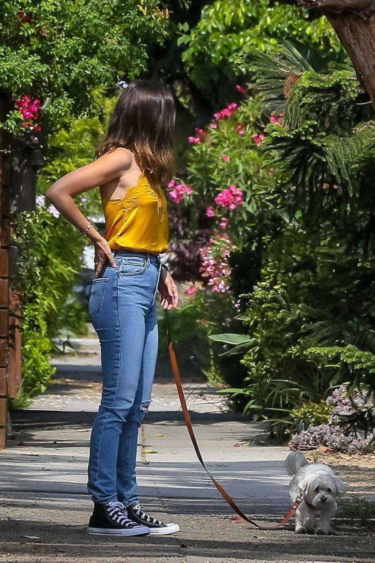 Pretty Ana De Armas Candids In Jeans Out In Venice