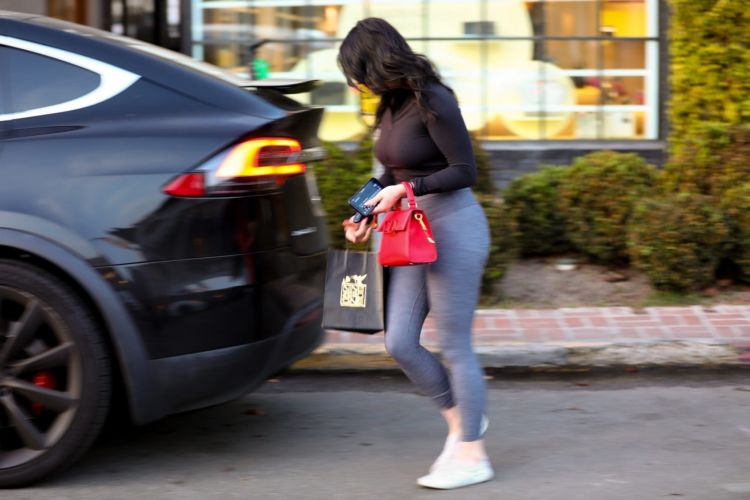 Ariel Winter Candids Outside Nine Zero One Salon In West Hollywood