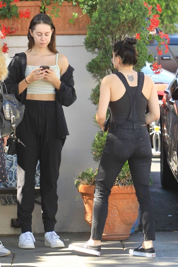 Ariel Winter Candids in Jeans Out For Lunch In Beverly Hills
