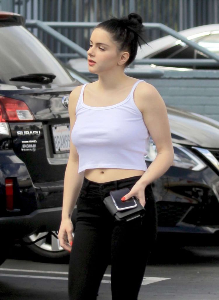 Ariel Winter Candids Out And About In Studio City