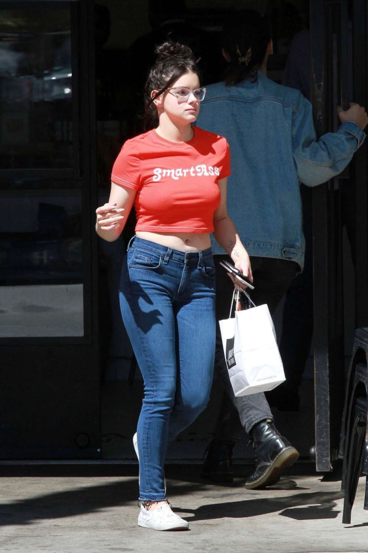 Ariel Winter Candids In Jeans While Picking Up Lunch At Joan's On Third In Los Angeles