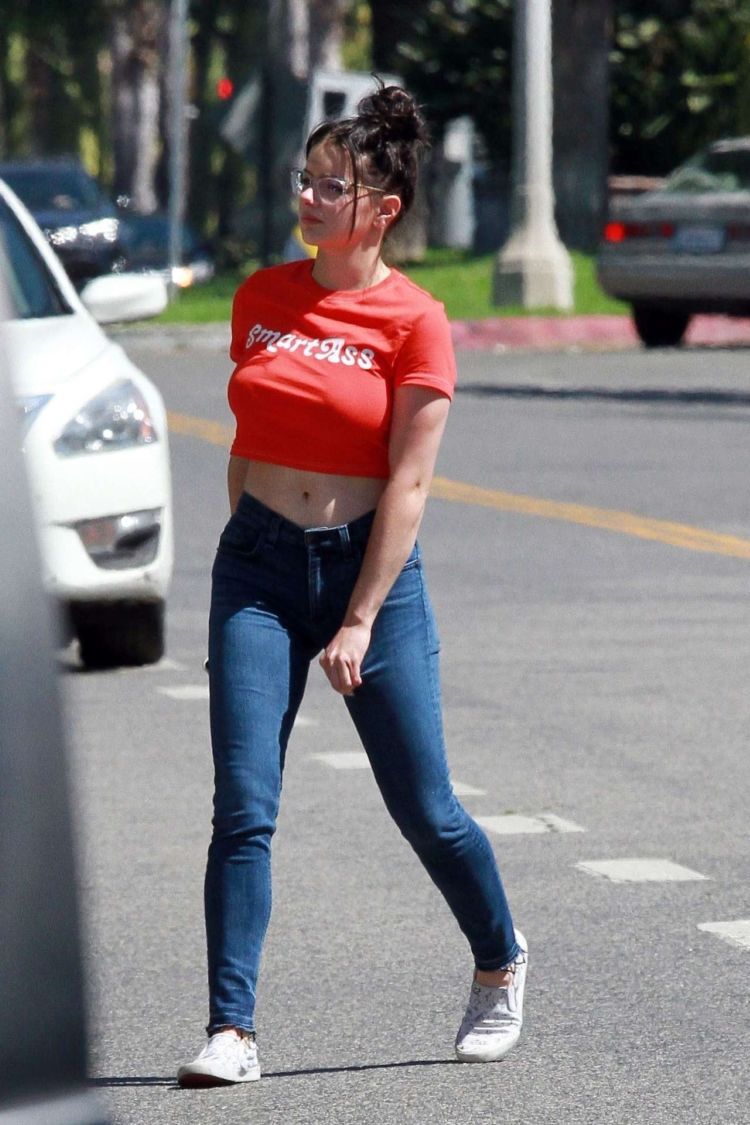 Ariel Winter Candids In Jeans While Picking Up Lunch At Joan's On Third In Los Angeles