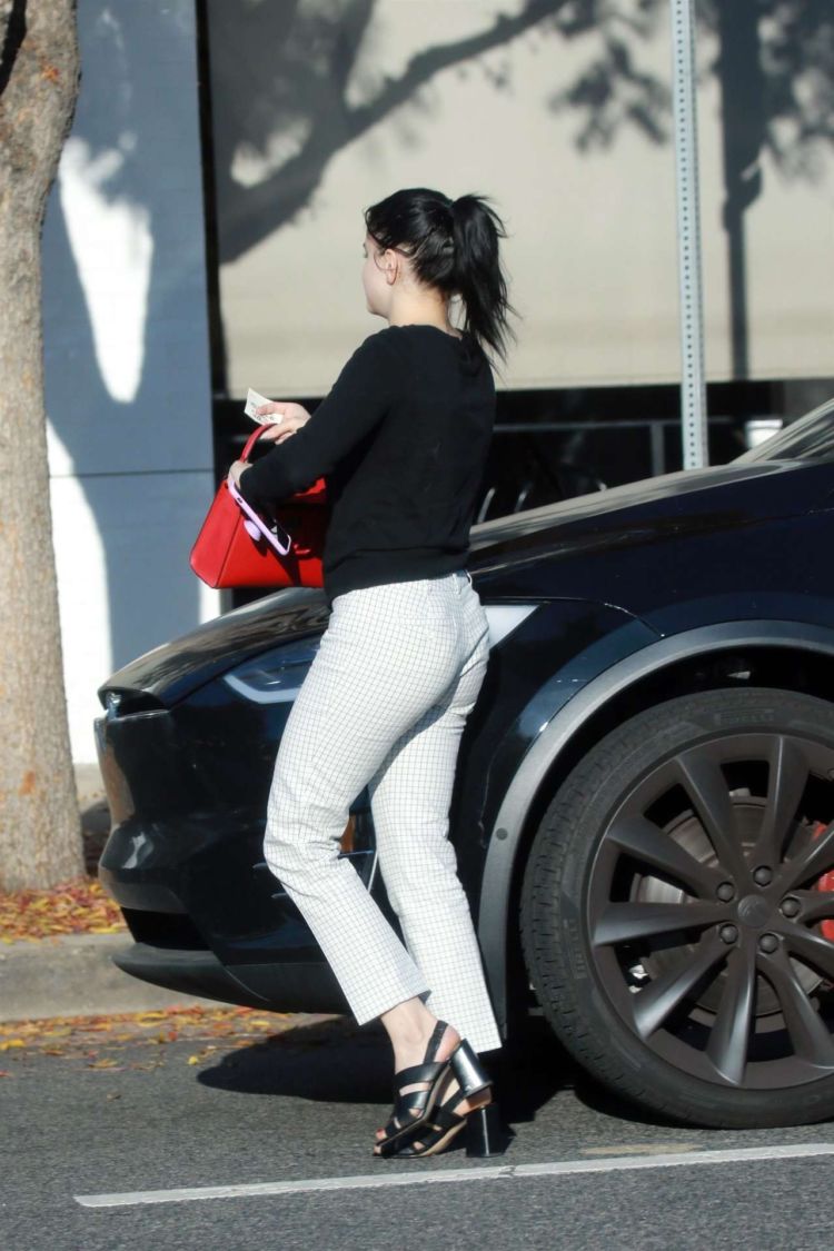 Ariel Winter Candids Outside Joan's On Third In Studio City