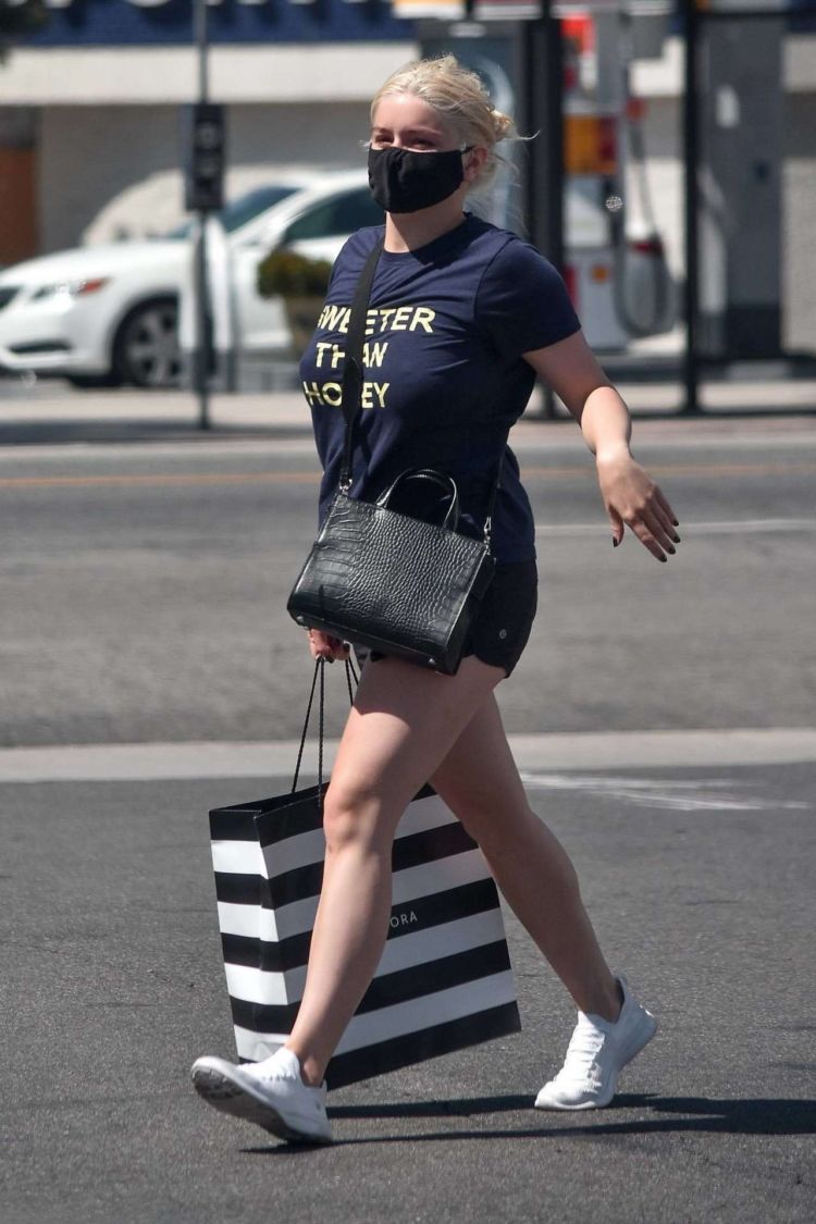 Ariel Winter Stops By Sephora Out In Los Angeles