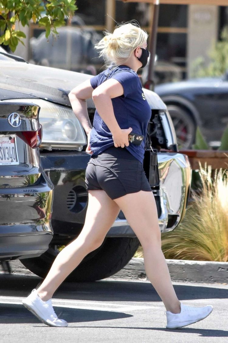 Ariel Winter Stops By Sephora Out In Los Angeles