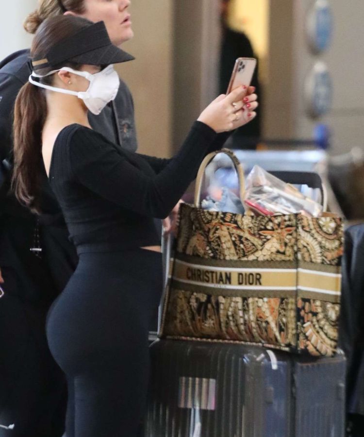 Demi Rose Mawby Candids In Black At Los Angeles Airport