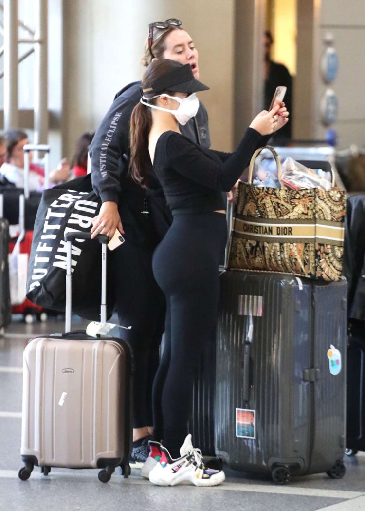 Demi Rose Mawby Candids In Black At Los Angeles Airport