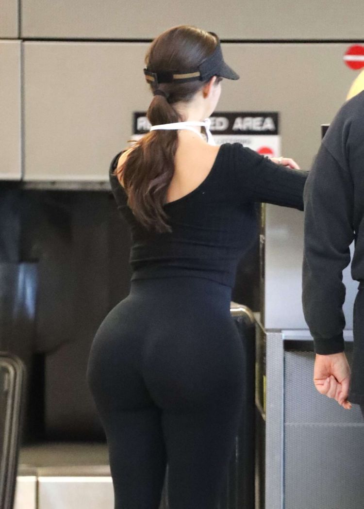 Demi Rose Mawby Candids In Black At Los Angeles Airport