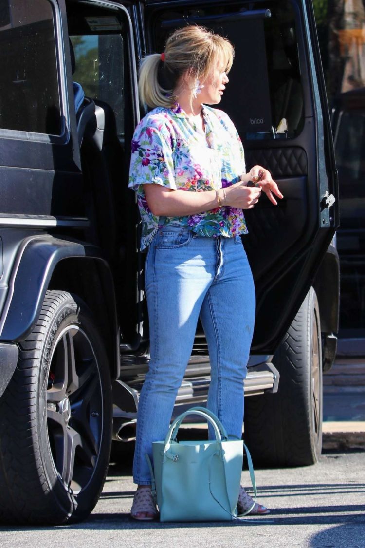 Hilary Duff Candids In Jeans Out In Studio City