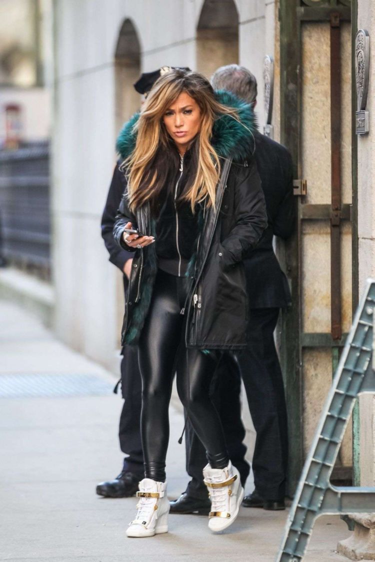 Jennifer Lopez Shooting On The Set Of Hustlers In New York