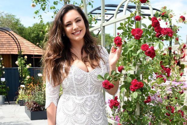 Kelly Brook At The Chelsea Flower Show In London | GlamGalz.com - Part 12