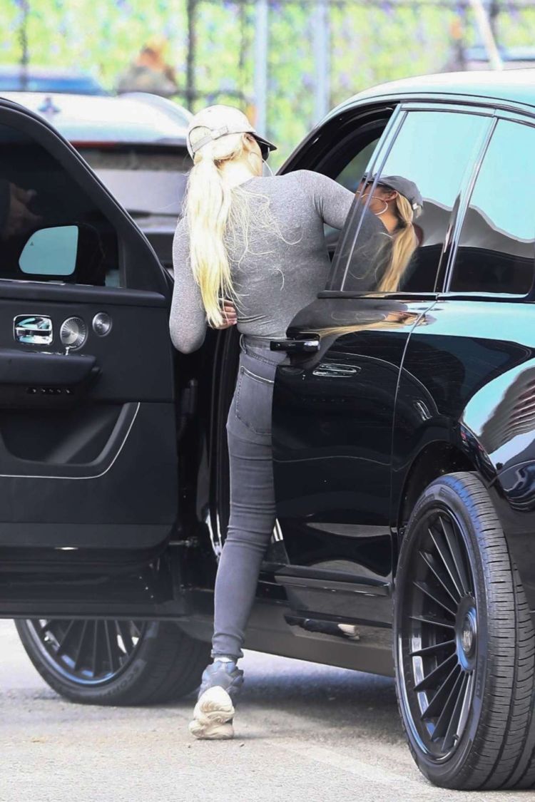 Khloe Kardashian Candids Outside Kanye West’s Sunday Service