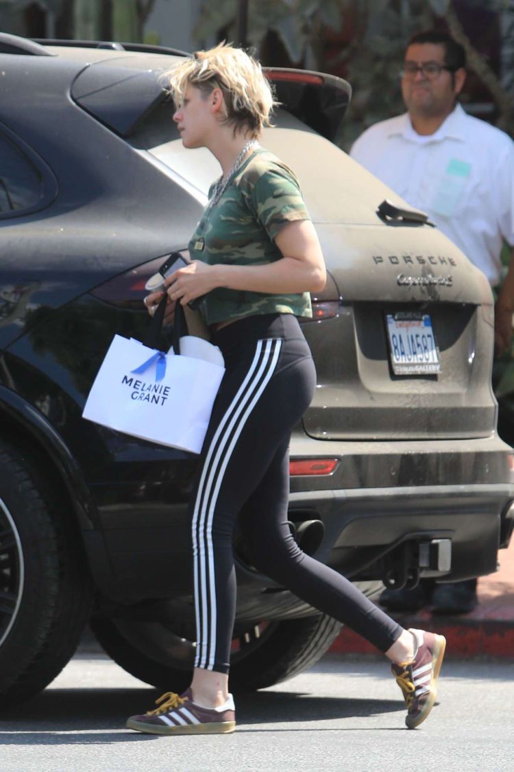 Kristen Stewart Shopping Candids In Hollywood