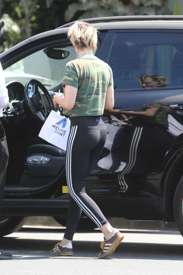 Kristen Stewart Shopping Candids In Hollywood