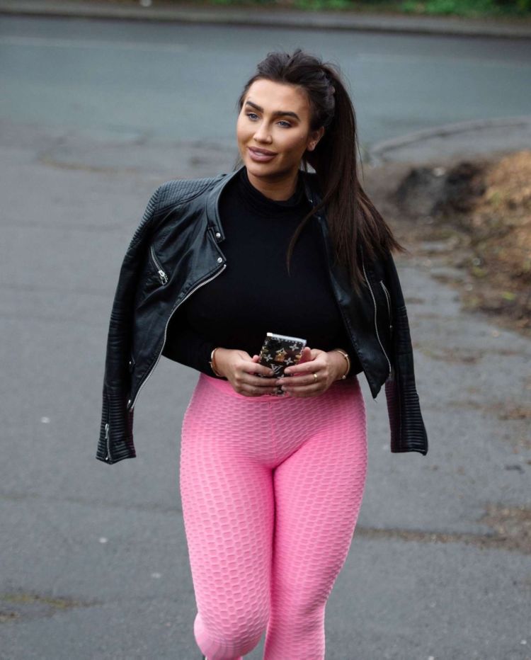 Lauren Goodger Looked Stunning In Pink Tights While Leaving Home