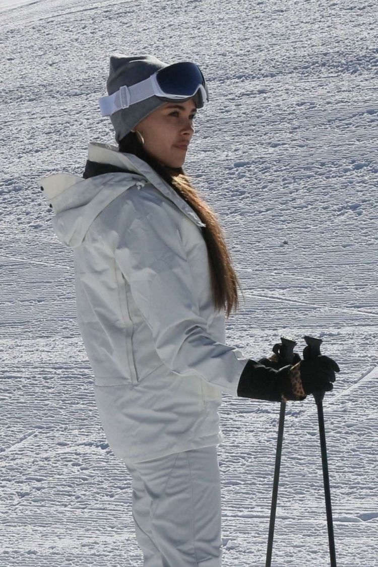 Madison Beer Takes A Ski Lesson In Aspen