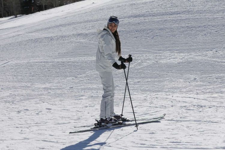 Madison Beer Takes A Ski Lesson In Aspen