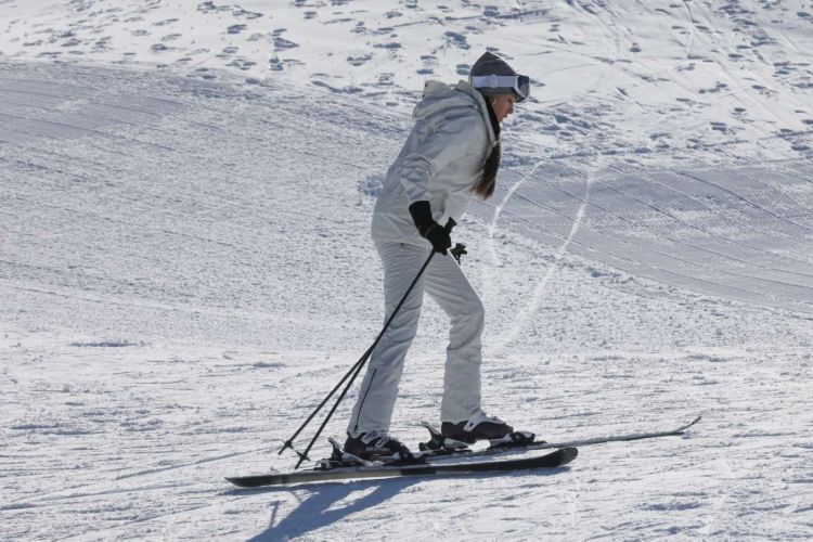 Madison Beer Takes A Ski Lesson In Aspen