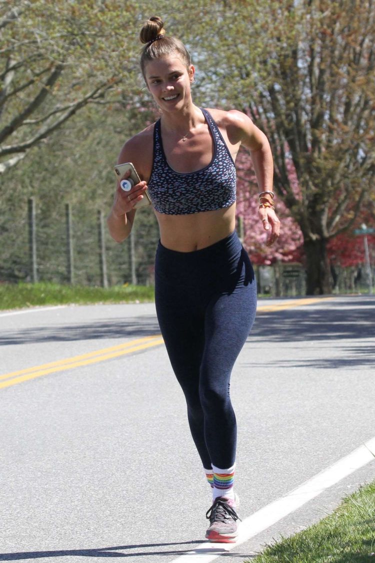 Nina Agdal Jogging Out In The Hamptons