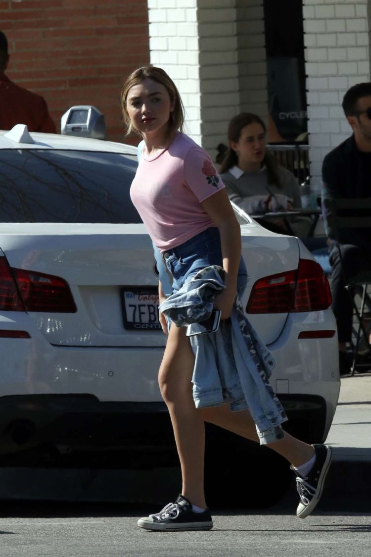 Peyton Roi List Candids Outside Joan's On Third In Studio City