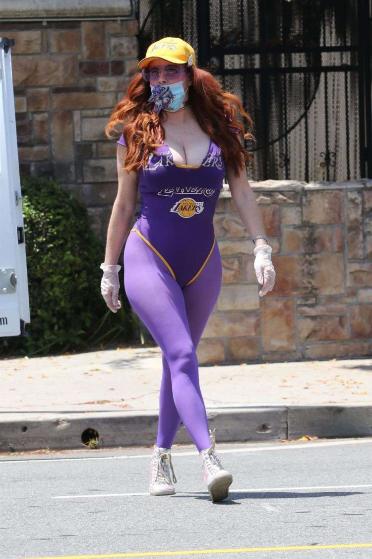 Fitness Freak Phoebe Price Spotted Stretching In The Middle Of The Road