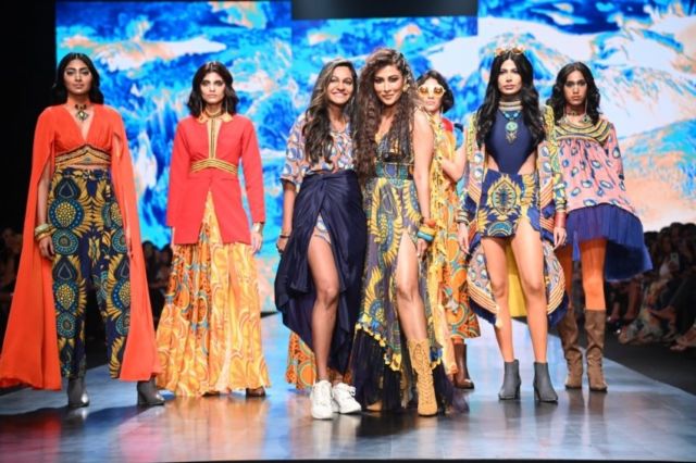 Chitrangda Singh Steals The Show At Lakme Fashion Week 2022