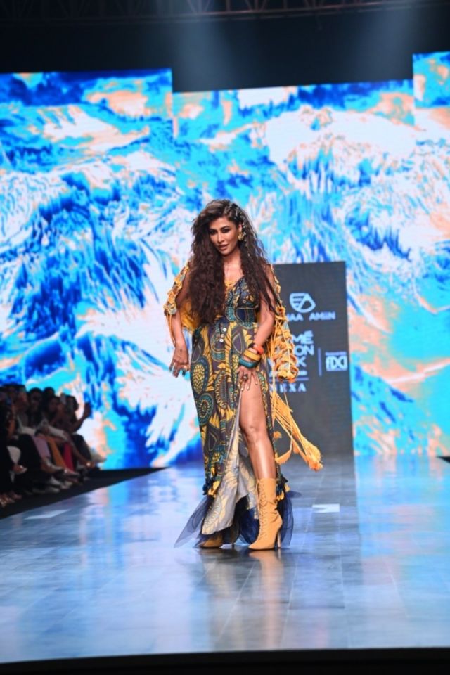 Chitrangda Singh Steals The Show At Lakme Fashion Week 2022