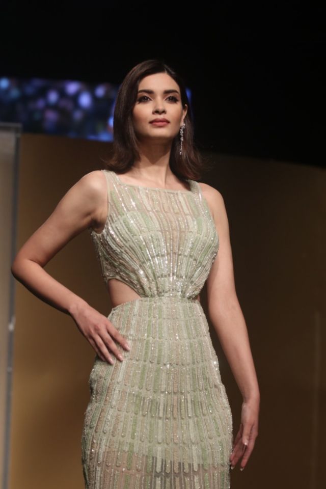 Diana Penty Looked Gorgeous At The Ramp For Lakme Fashion Week 2022