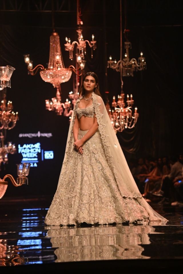 Kriti Sanon Shines In A Sparkling Lehenga As She Walks At Lakme Fashion Week