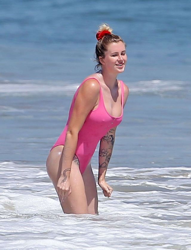 Gorgeous Ireland Baldwin Vacationing In Pink Swimsuit At The Beach In Malibu