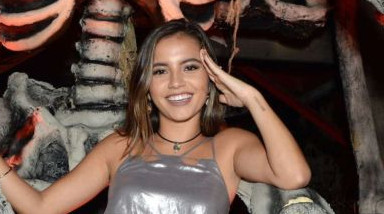 Beautiful Isabela Moner Visits Knott's Scary Farm In Buena Park