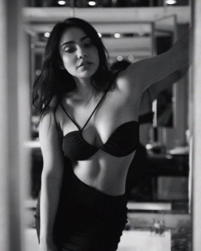 Neha Sharma Knows How To Raise The Temperature In Black Ooutfits
