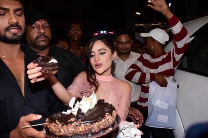 Urfi Javed Spotted Cutting Her Pre Birthday Cake