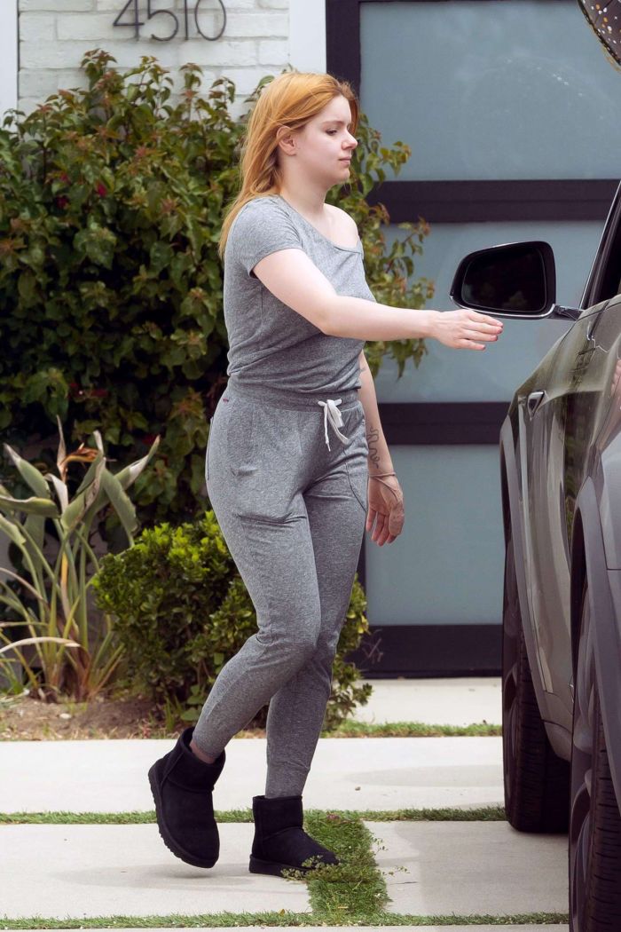 Ariel Winter Taking Balloons For Luke Benward's 25th Birthday