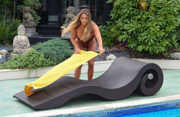 Bombshell Bianca Gascoigne In A Swimsuit At The Swimming Pool