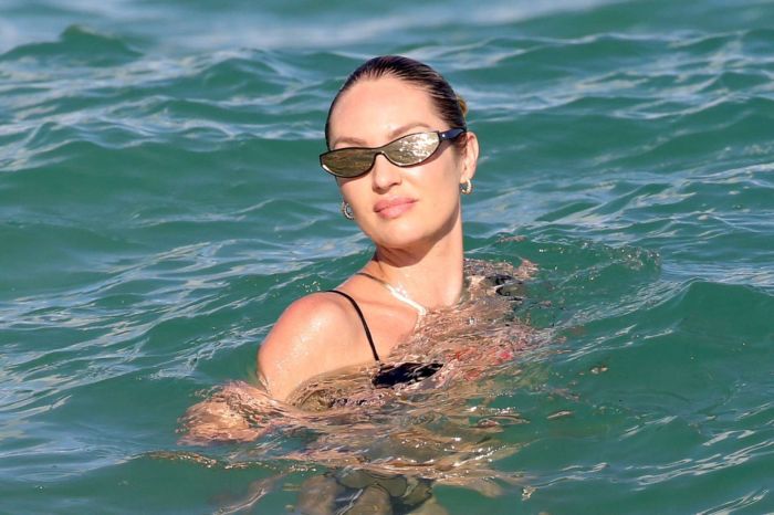 Candice Swanepoel In A Black Bikini At The Beach In Miami