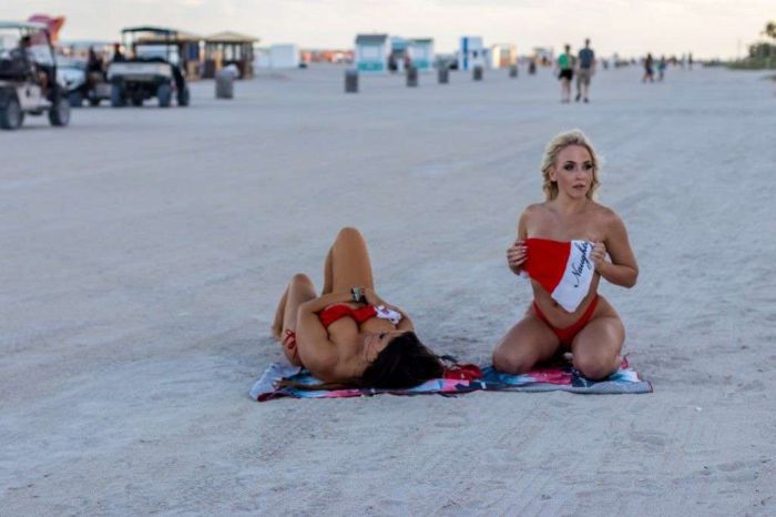 Claudia Romani And Jess Picado In Red Bikinis For Xmas Photoshoot
