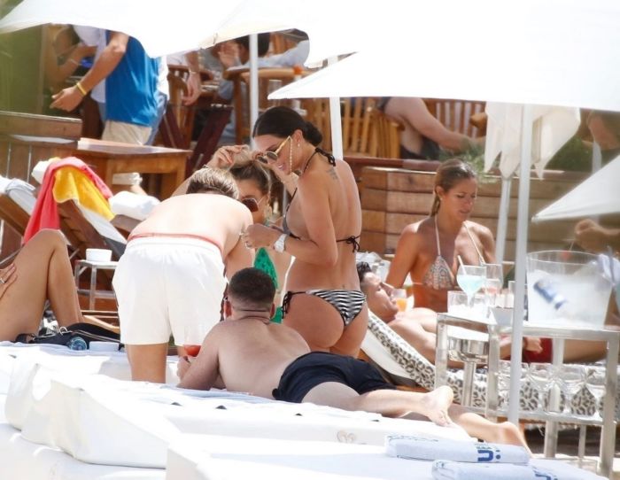Danielle Lloyd Parting In Bikini With Her Husband Michael And Friends In Ibiza