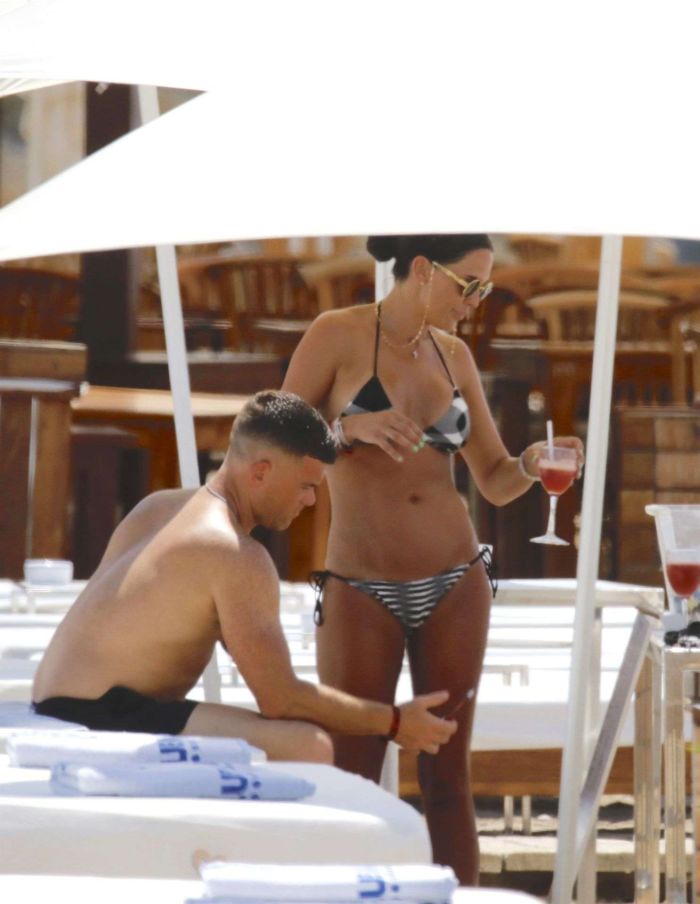 Danielle Lloyd Parting In Bikini With Her Husband Michael And Friends In Ibiza