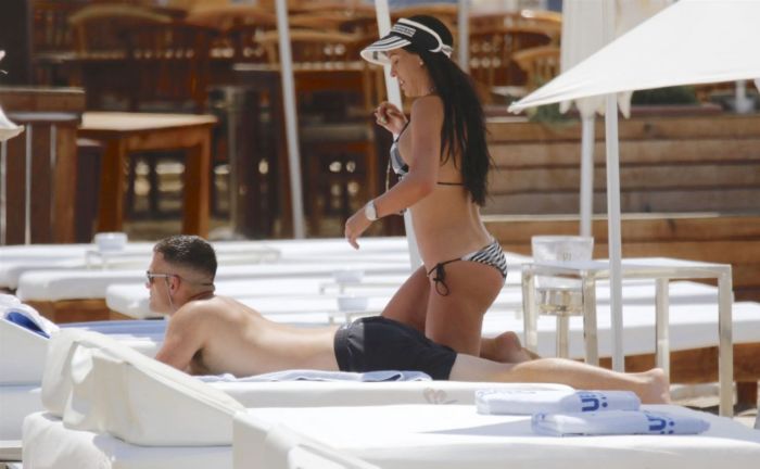 Danielle Lloyd Parting In Bikini With Her Husband Michael And Friends In Ibiza